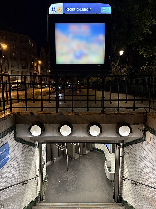 Édicule Guimard de la station Richard-Lenoir - Paris 11ème