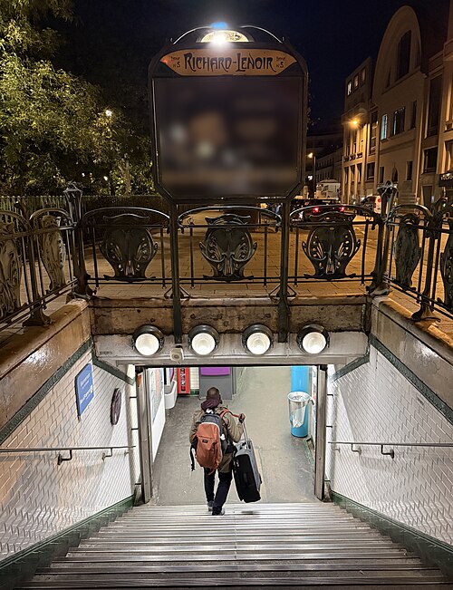 Édicule Guimard de la station Richard-Lenoir - Paris 11ème