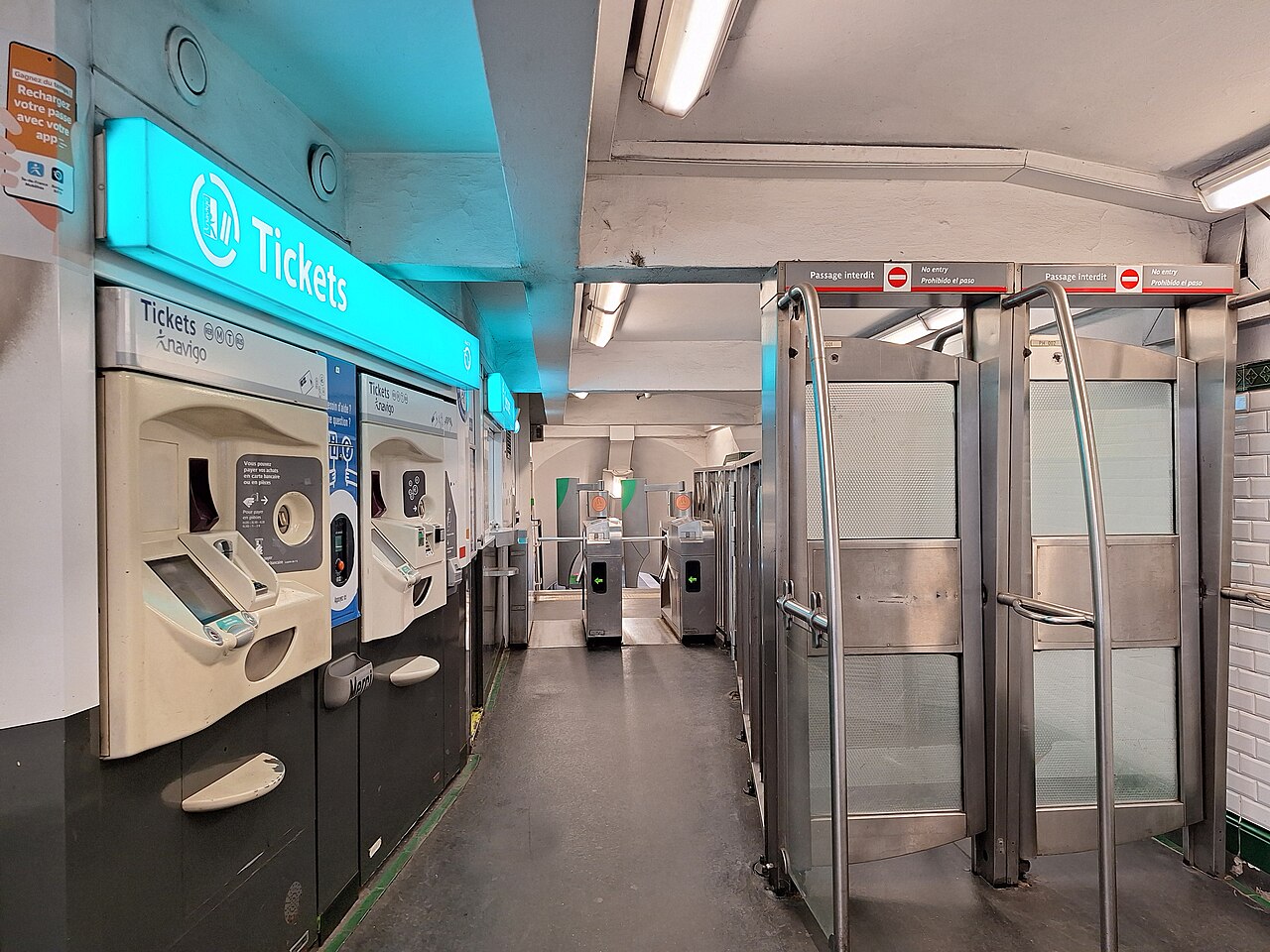 Édicule Guimard de la station Richard-Lenoir - Paris 11ème