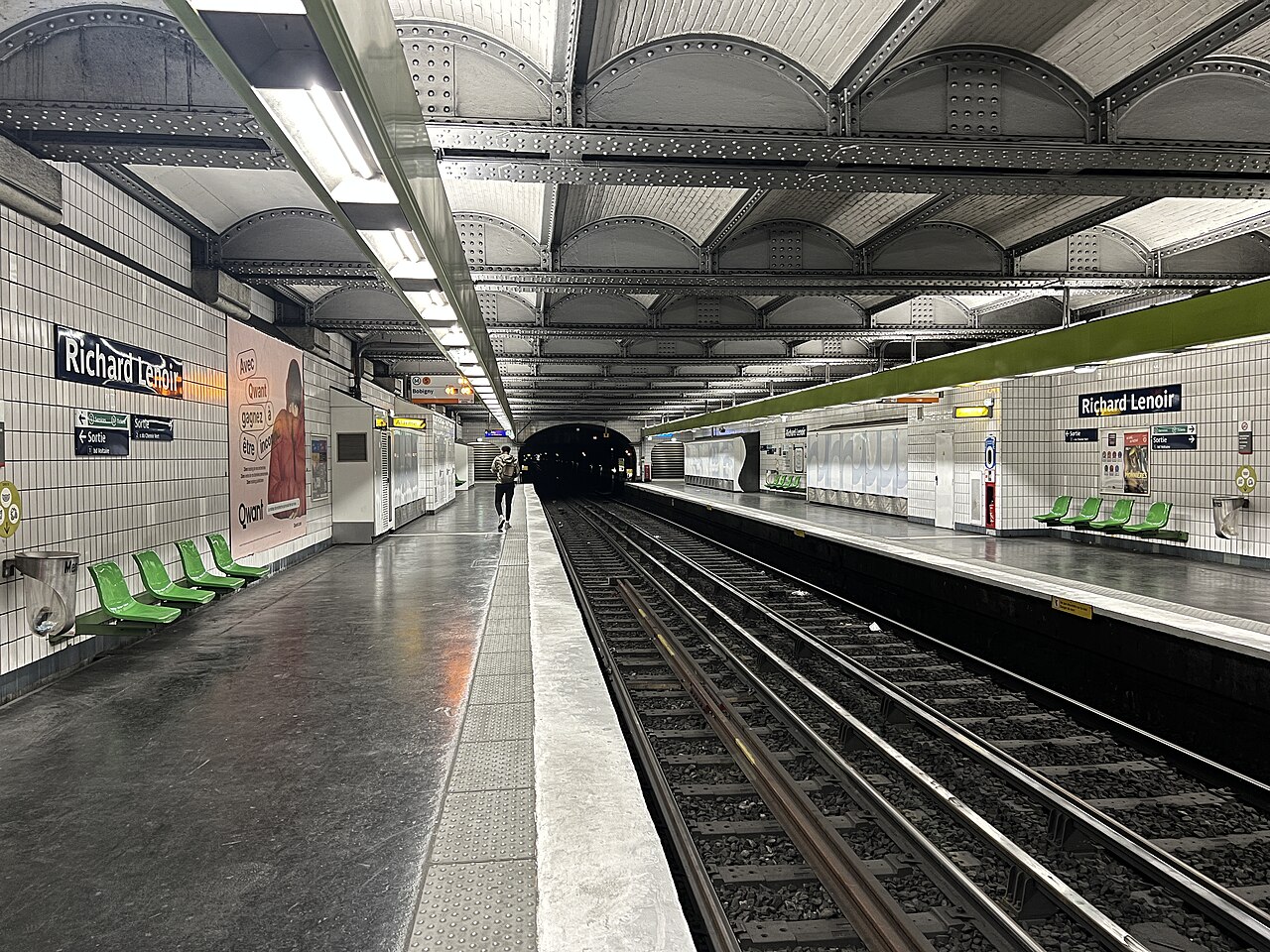 Édicule Guimard de la station Richard-Lenoir - Paris 11ème
