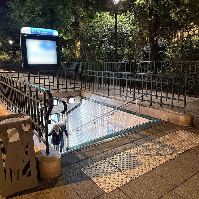 Photo de Édicule Guimard de la station Richard-Lenoir - Paris 11ème