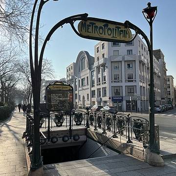 Édicule Guimard de la station Richard-Lenoir - Paris 11ème