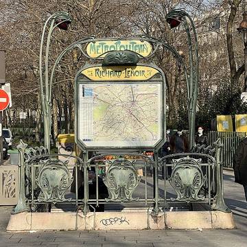Édicule Guimard de la station Richard-Lenoir - Paris 11ème