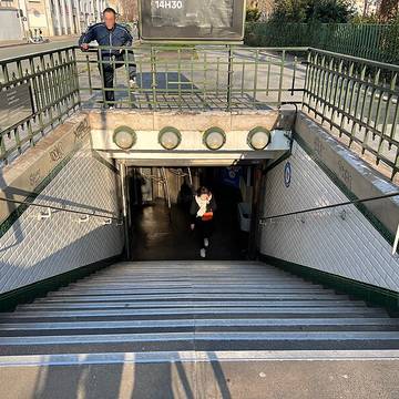 Édicule Guimard de la station Richard-Lenoir - Paris 11ème