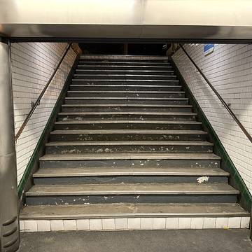 Édicule Guimard de la station Richard-Lenoir - Paris 11ème