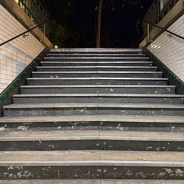 Édicule Guimard de la station Richard-Lenoir - Paris 11ème