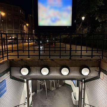 Édicule Guimard de la station Richard-Lenoir - Paris 11ème