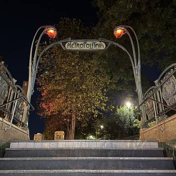 Édicule Guimard de la station Richard-Lenoir - Paris 11ème