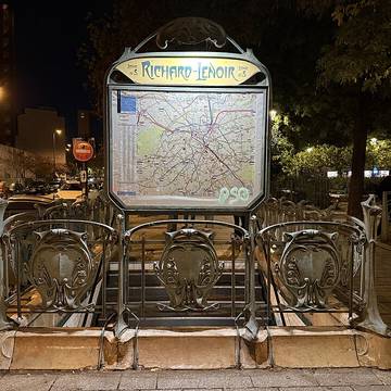 Édicule Guimard de la station Richard-Lenoir - Paris 11ème