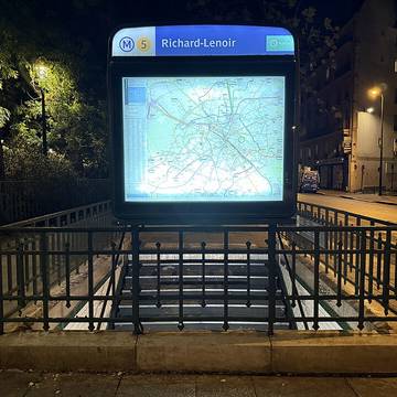 Édicule Guimard de la station Richard-Lenoir - Paris 11ème