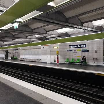 Édicule Guimard de la station Richard-Lenoir - Paris 11ème