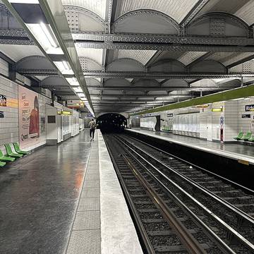 Édicule Guimard de la station Richard-Lenoir - Paris 11ème