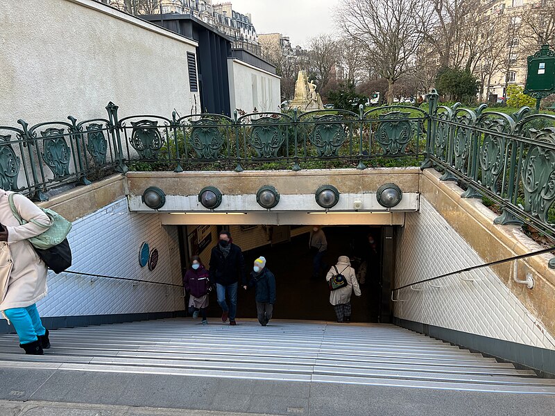 Édicule Guimard de la station Denfert-Rochereau - Paris 14ème