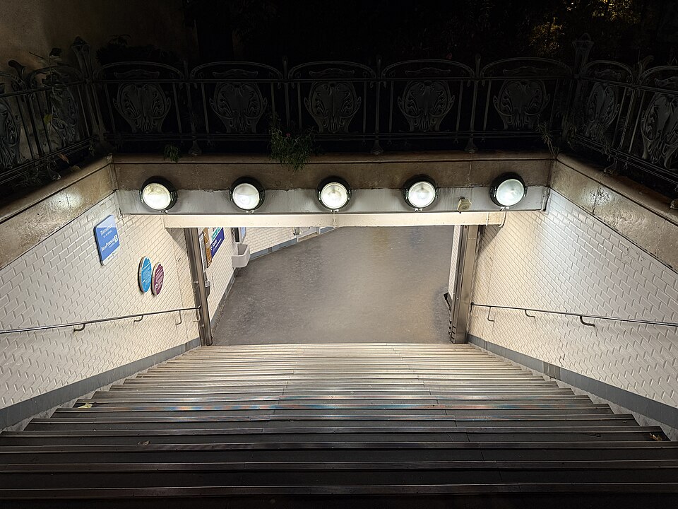 Édicule Guimard de la station Denfert-Rochereau - Paris 14ème