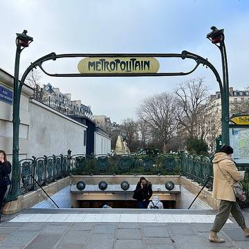 Édicule Guimard de la station Denfert-Rochereau - Paris 14ème