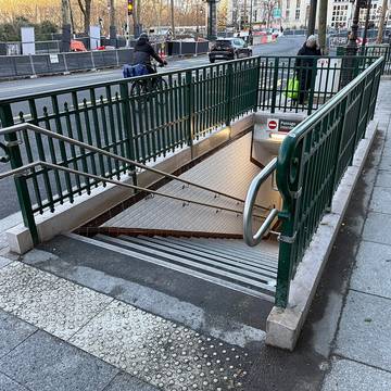 Édicule Guimard de la station Denfert-Rochereau - Paris 14ème