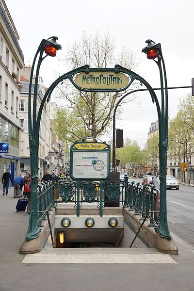 Édicule Guimard de la station Mouton-Duvernet - Paris 14ème