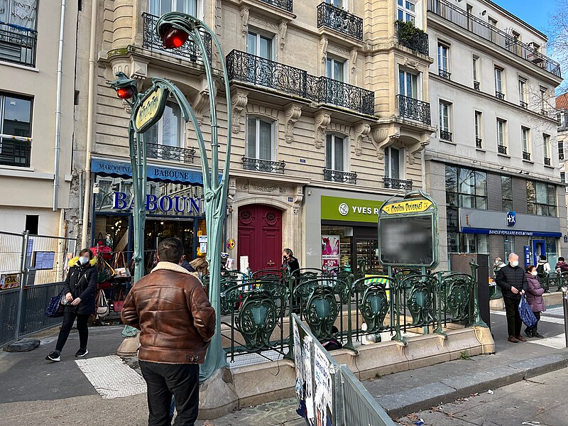 Édicule Guimard de la station Mouton-Duvernet - Paris 14ème