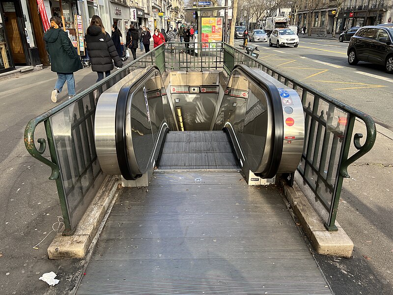 Édicule Guimard de la station Mouton-Duvernet - Paris 14ème