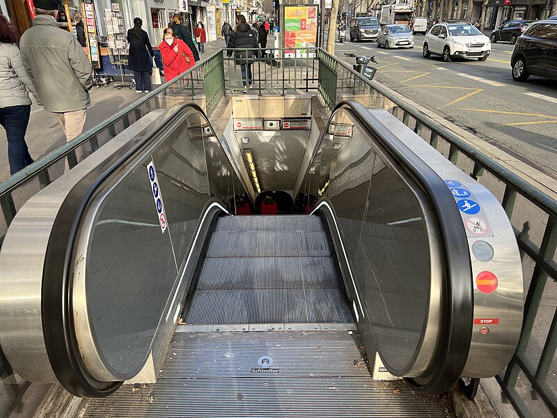 Édicule Guimard de la station Mouton-Duvernet - Paris 14ème