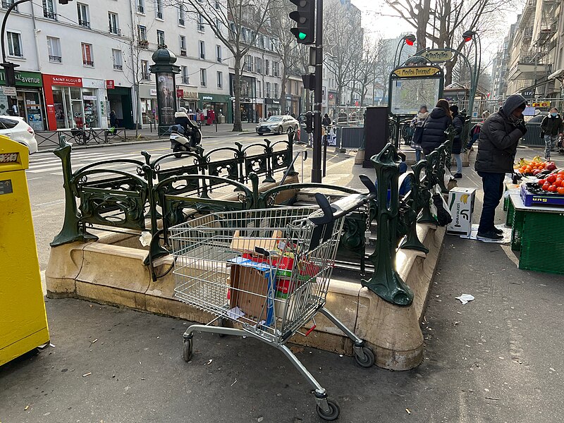 Édicule Guimard de la station Mouton-Duvernet - Paris 14ème