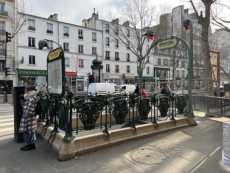 Édicule Guimard de la station Mouton-Duvernet - Paris 14ème