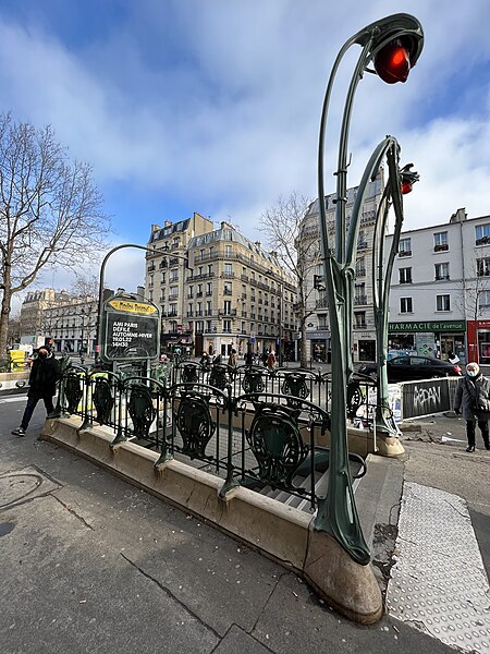 Édicule Guimard de la station Mouton-Duvernet - Paris 14ème