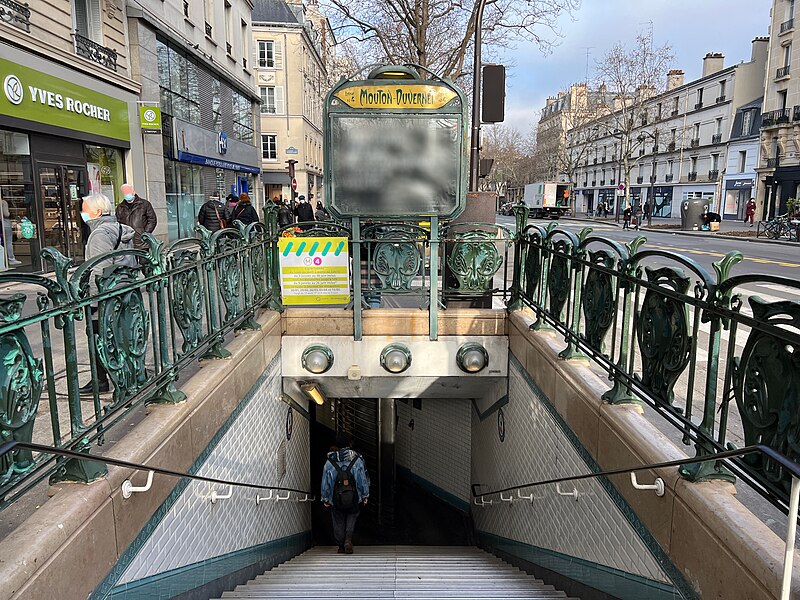 Édicule Guimard de la station Mouton-Duvernet - Paris 14ème