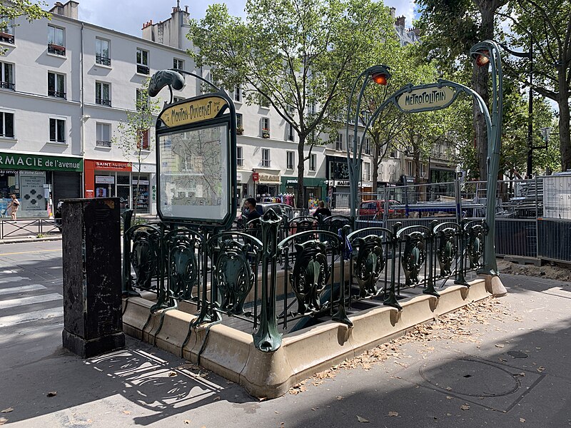 Édicule Guimard de la station Mouton-Duvernet - Paris 14ème