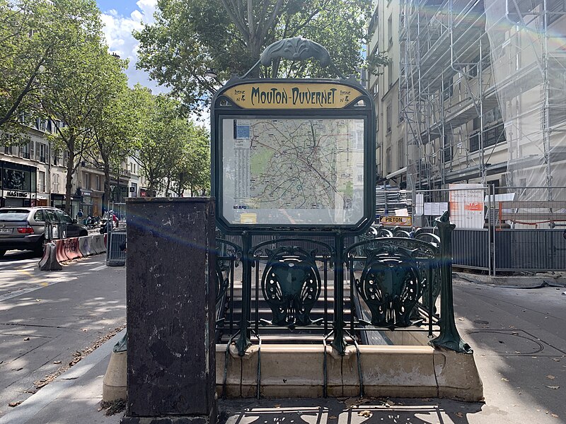 Édicule Guimard de la station Mouton-Duvernet - Paris 14ème
