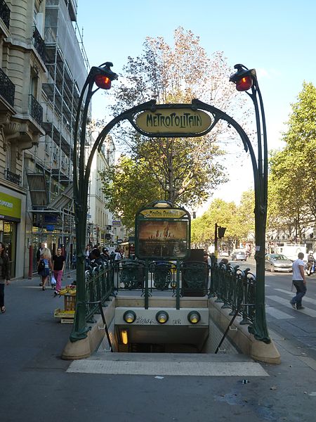 Édicule Guimard de la station Mouton-Duvernet - Paris 14ème