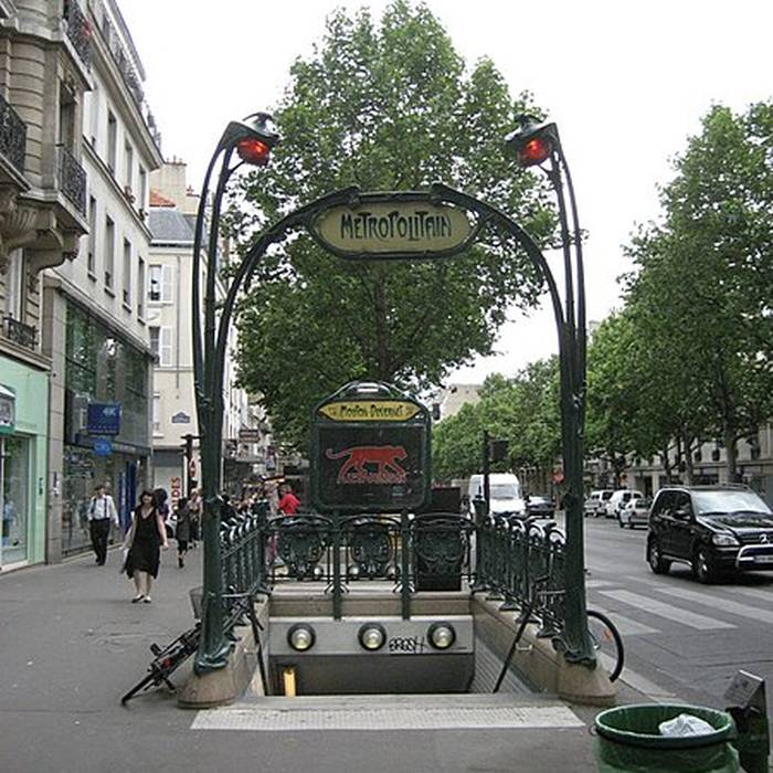 Photo de Édicule Guimard de la station Mouton-Duvernet - Paris 14ème