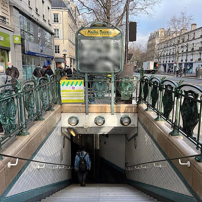 Photo de Édicule Guimard de la station Mouton-Duvernet - Paris 14ème