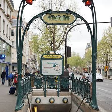 Édicule Guimard de la station Mouton-Duvernet - Paris 14ème