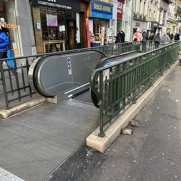 Édicule Guimard de la station Mouton-Duvernet - Paris 14ème