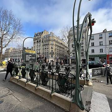 Édicule Guimard de la station Mouton-Duvernet - Paris 14ème