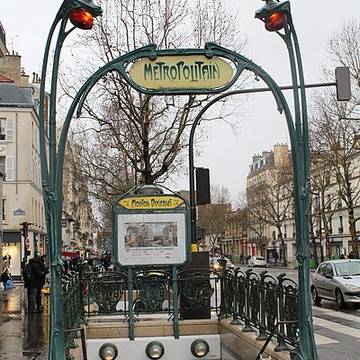 Édicule Guimard de la station Mouton-Duvernet - Paris 14ème