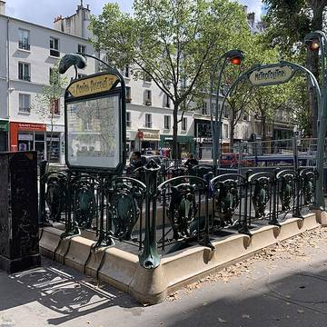 Édicule Guimard de la station Mouton-Duvernet - Paris 14ème
