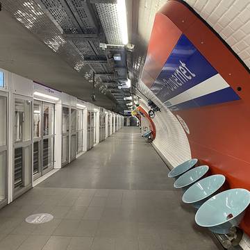 Édicule Guimard de la station Mouton-Duvernet - Paris 14ème