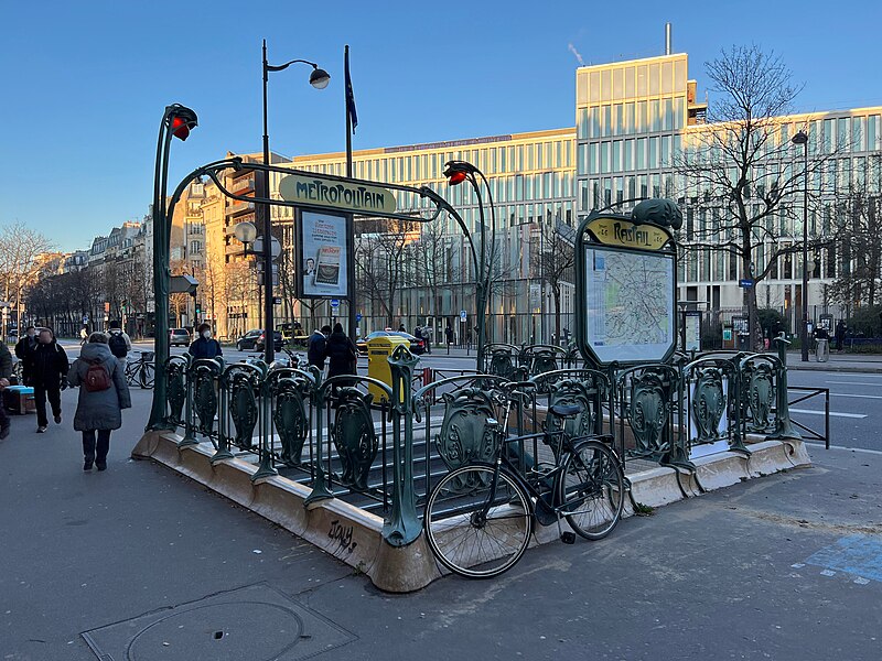 Édicule Guimard de la station Raspail - Paris 14ème