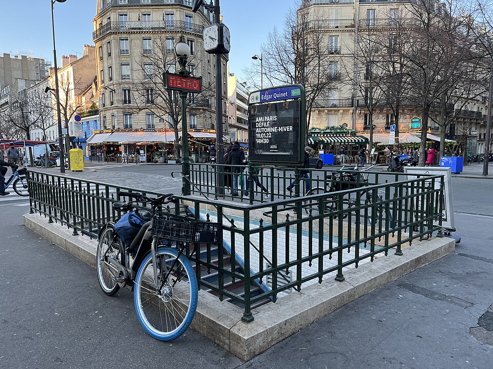 Édicule Guimard de la station Raspail - Paris 14ème