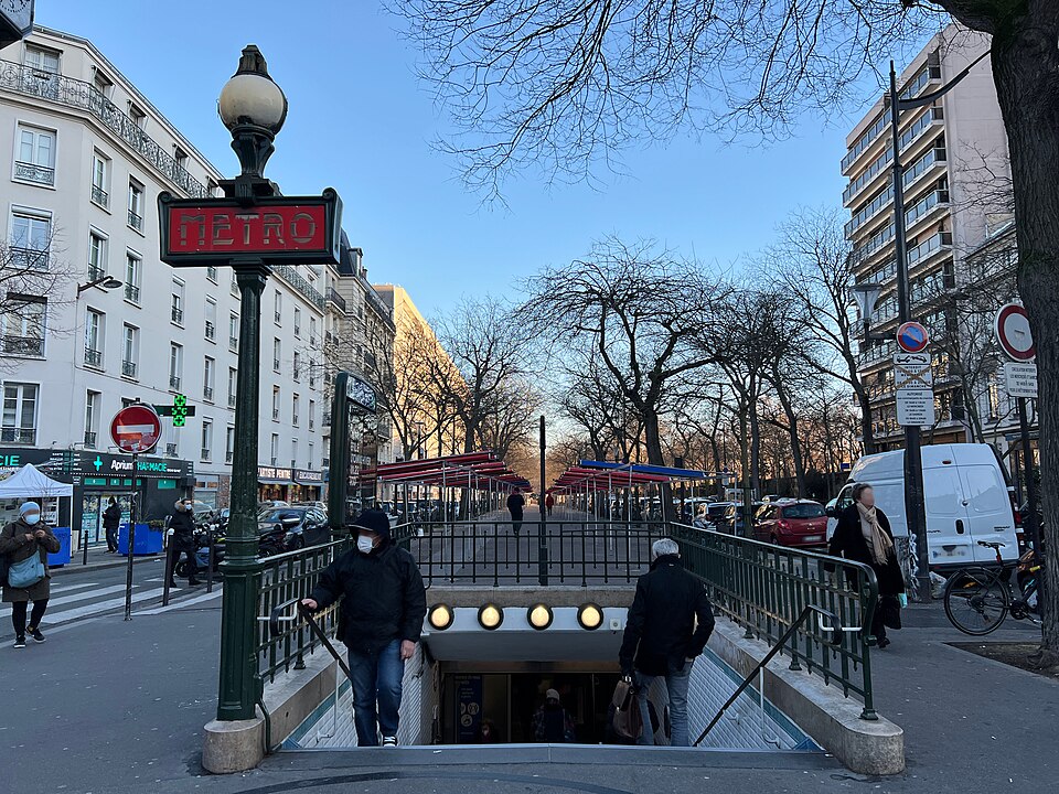 Édicule Guimard de la station Raspail - Paris 14ème