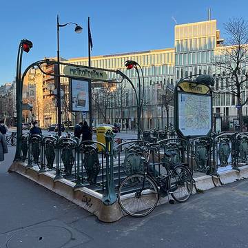 Édicule Guimard de la station Raspail - Paris 14ème