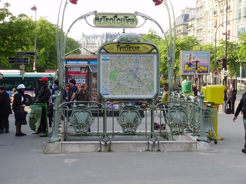 Photo de Édicule Guimard de la station Pasteur - Paris 15ème