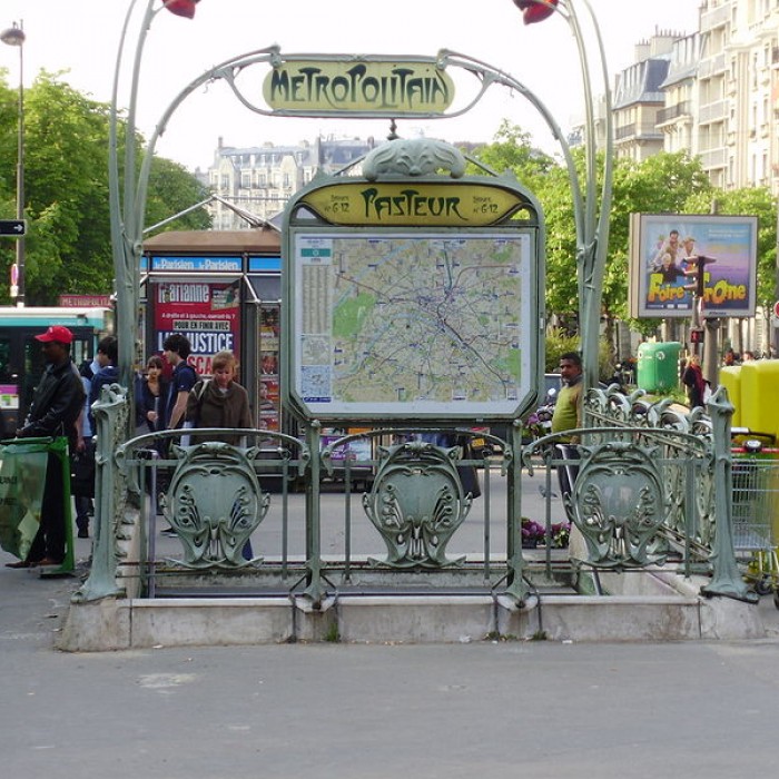 Photo de Édicule Guimard de la station Pasteur - Paris 15ème