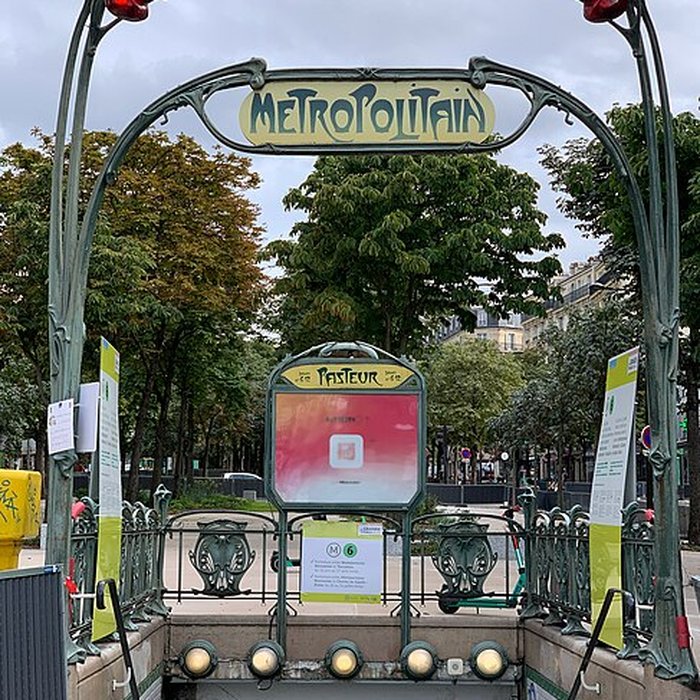 Photo de Édicule Guimard de la station Pasteur - Paris 15ème