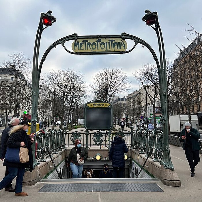 Photo de Édicule Guimard de la station Pasteur - Paris 15ème