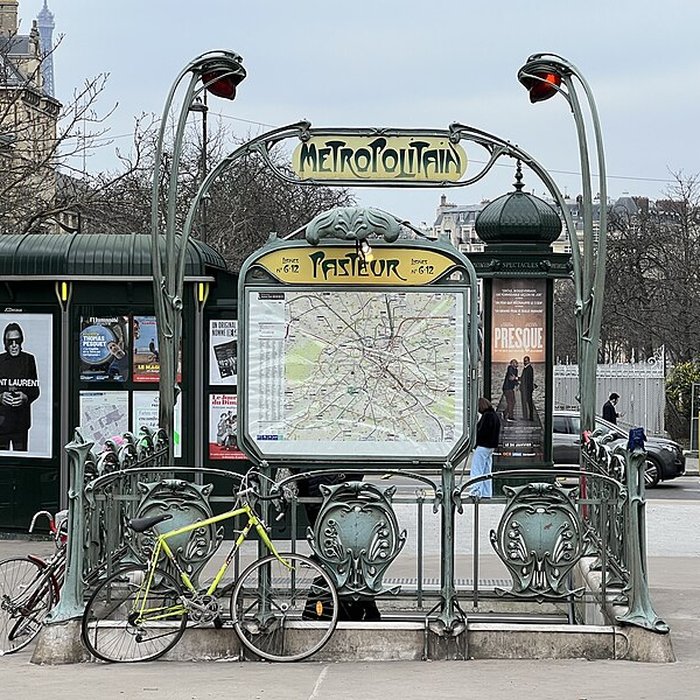Photo de Édicule Guimard de la station Pasteur - Paris 15ème