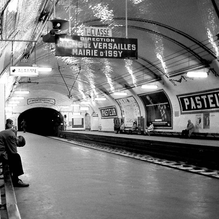 Photo de Édicule Guimard de la station Pasteur - Paris 15ème