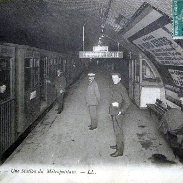 Photo de Édicule Guimard de la station Pasteur - Paris 15ème